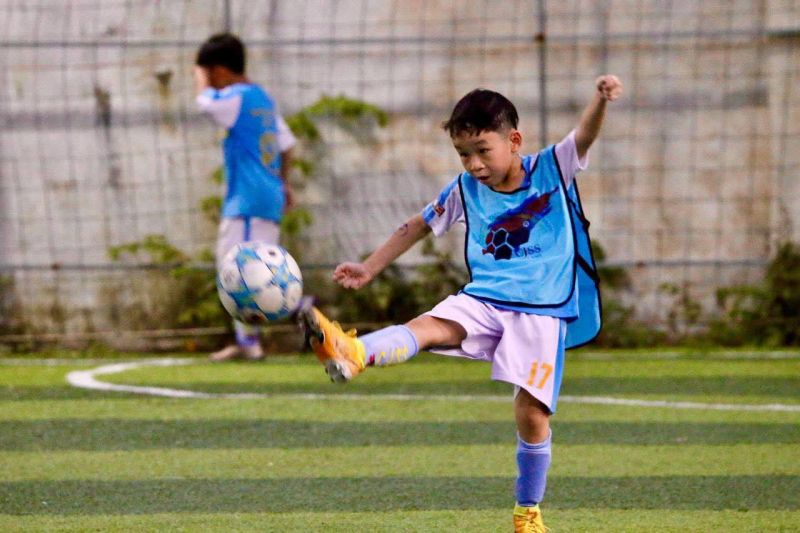 FOOTBALL CLASSES FOR KIDS IN PHNOM PENH កុំឱ្យឱកាសនេះកន្លងផុត – ចូលរួមហ្វឹកហាត់ថ្នាក់បាល់ទាត់សម្រាប់កុមារជាមួយ CJSS នៅថ្ងៃនេះ
